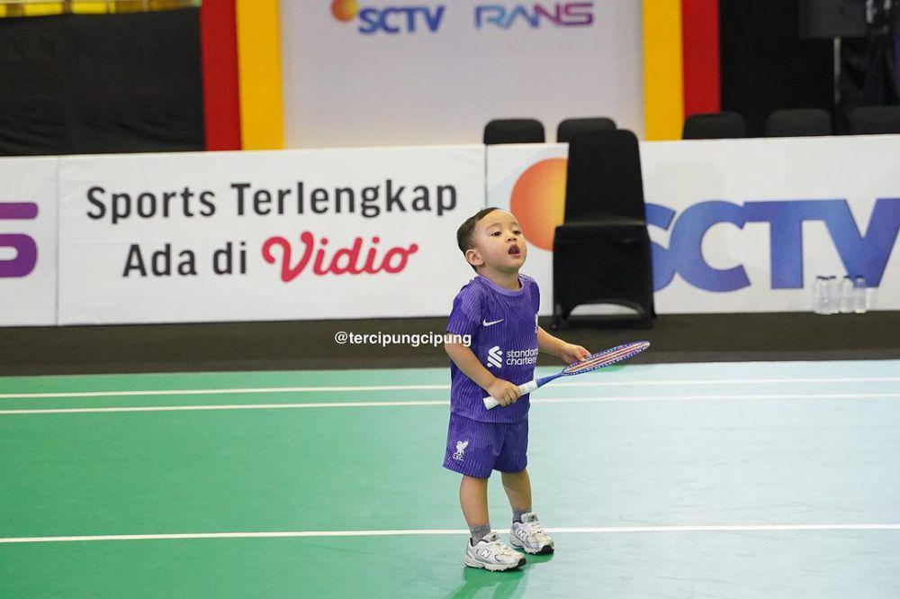 potret Cipung main badminton di TOSI (instagram.com/tercipungcipung)