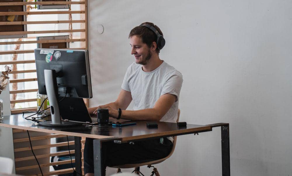 ilustrasi bekerja (unsplash.com/THE 9TH Coworking)