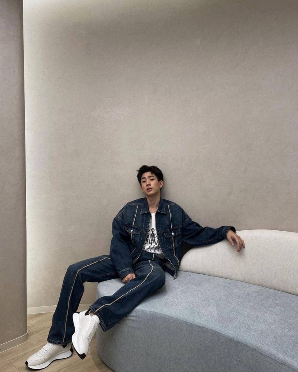 inspirasi outfit denim ala Off Jumpol (instagram.com/tumcial)