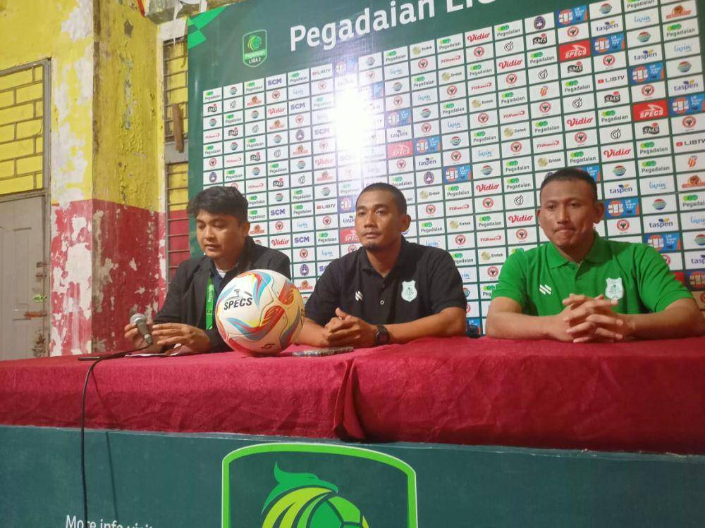 Caretaker Pelatih PSMS Legimin Rahardjo dan kiper Abdul Rohim (Dok.PSMS)
