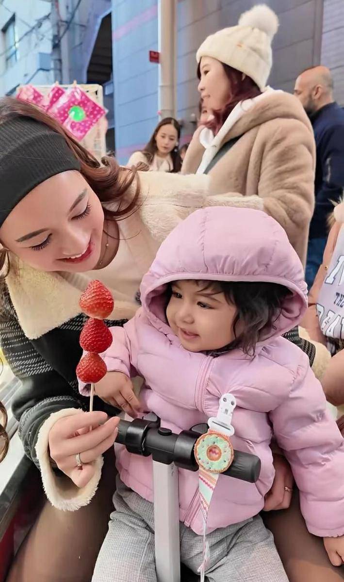 potret Nanda Arsyinta kulineran di Dotonbori (instagram.com/nandaarsynt)