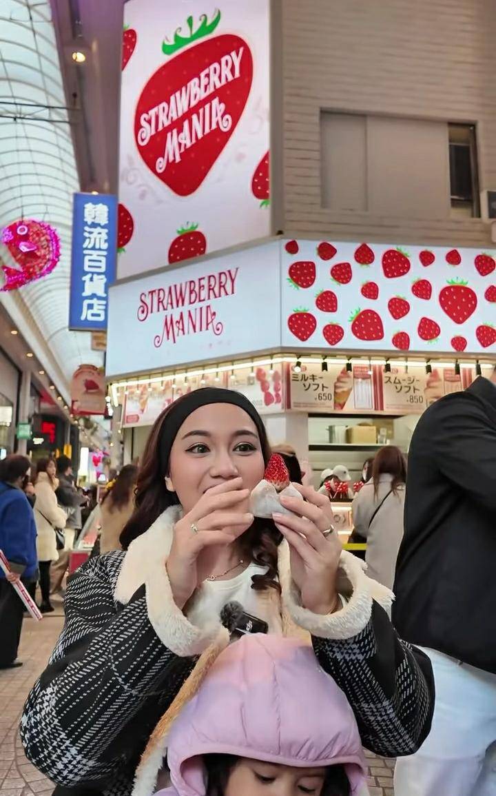 potret Nanda Arsyinta kulineran di Dotonbori (instagram.com/nandaarsynt)