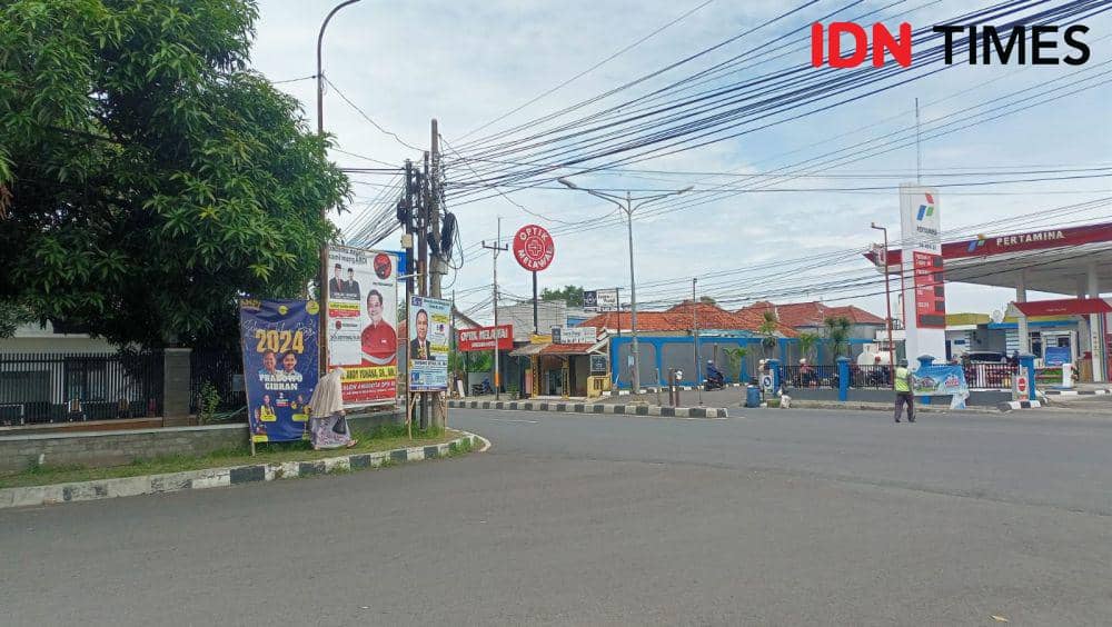 inin nastain/ sejumlah baliho dipasang di dekat Rumdin Wabup