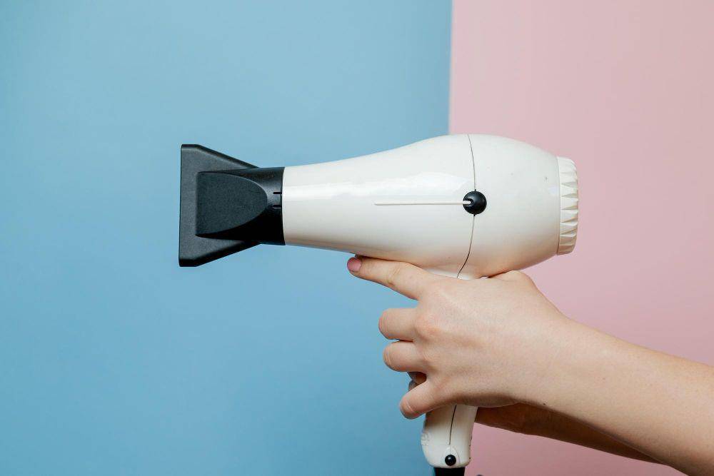 ilustrasi hair dryer (Freepik.com)
