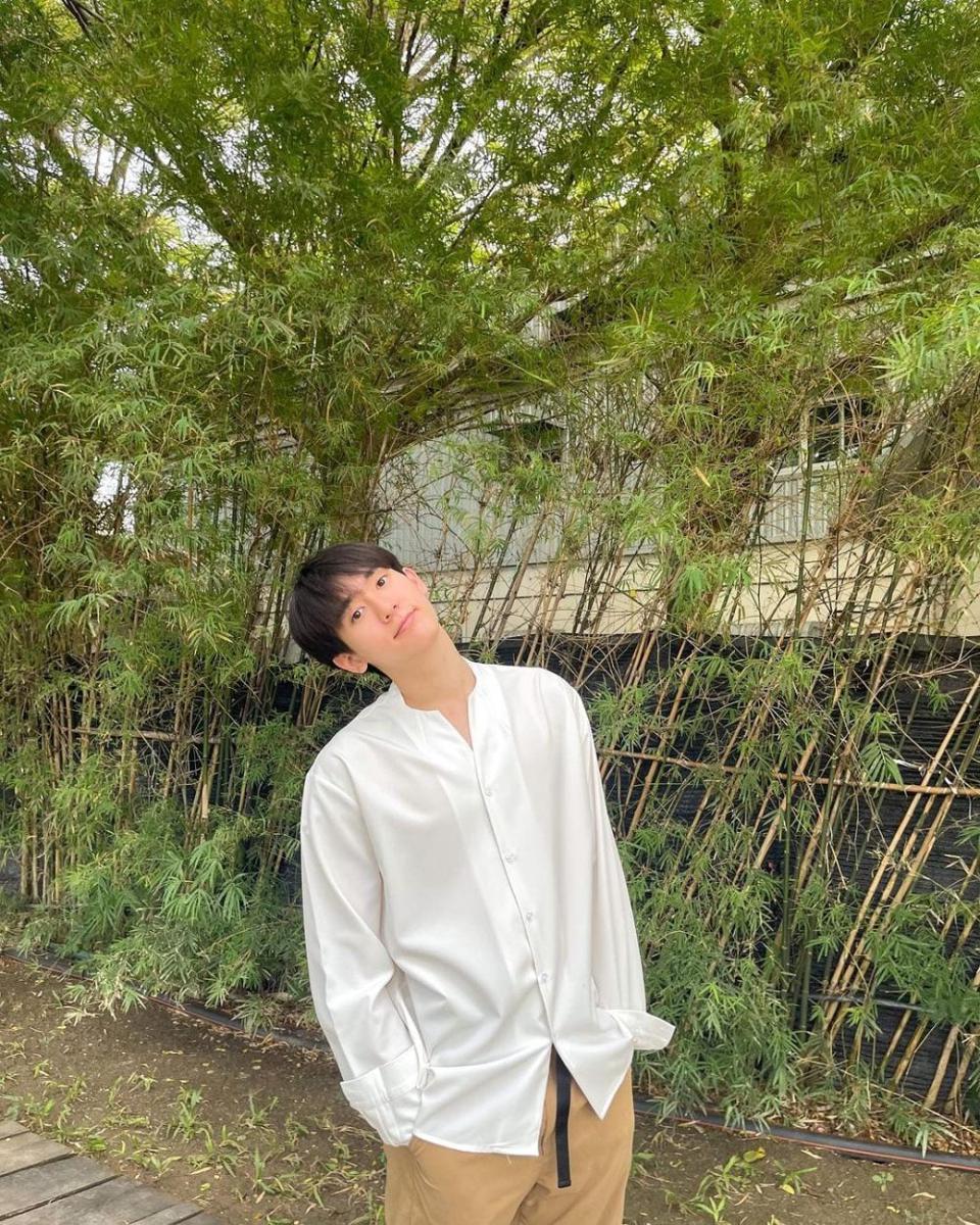 outfit nuansa putih ala Book Kasidet (instagram.com/kasibook_)