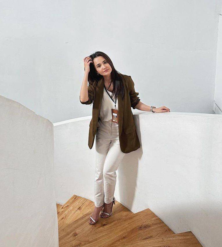 style Michelle Ziudith dengan blazer (instagram.com/michelleziu)