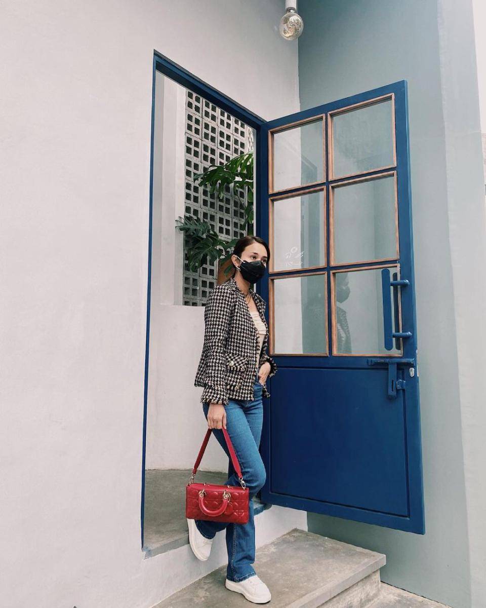 style Michelle Ziudith dengan blazer (instagram.com/michelleziu)