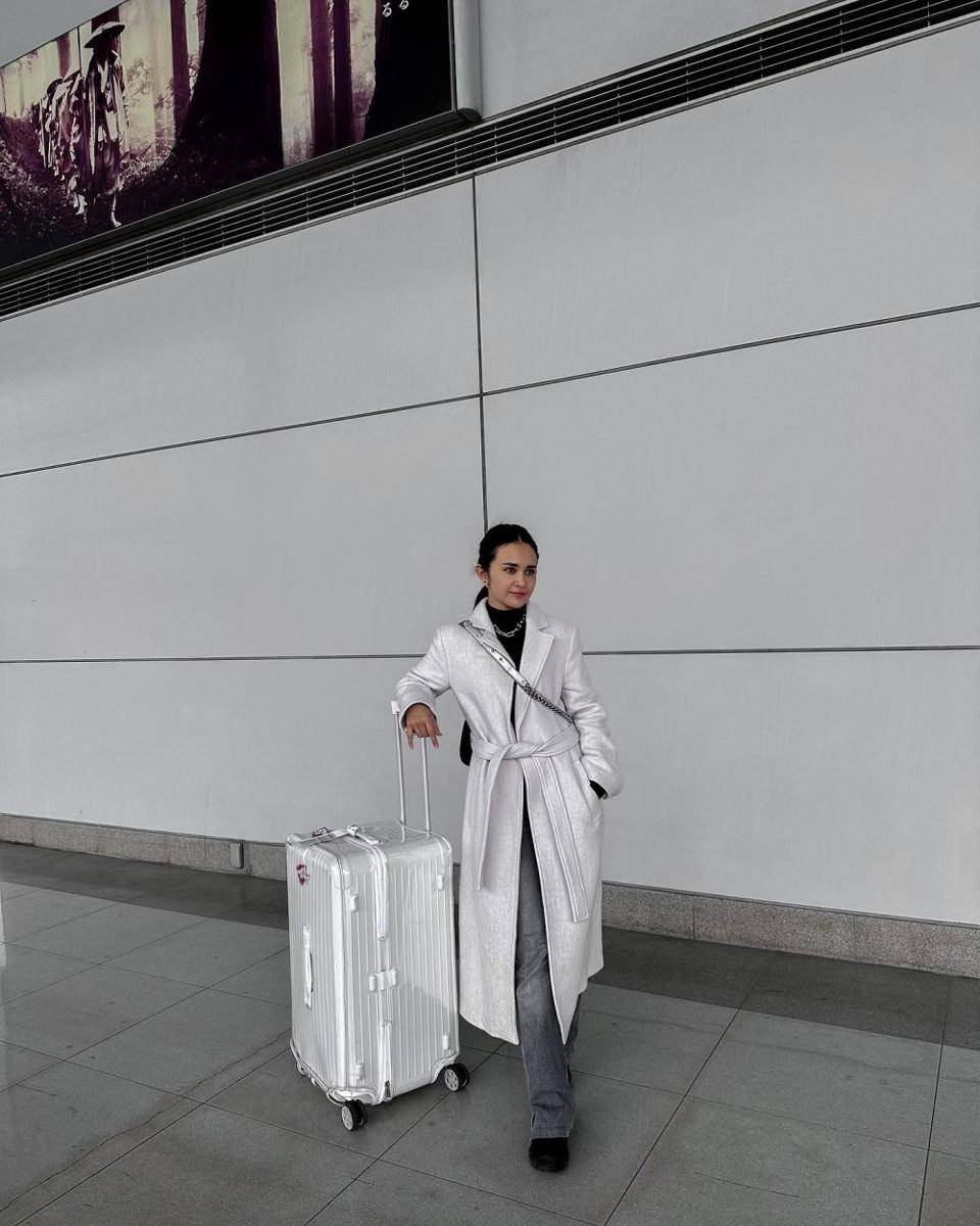 style Michelle Ziudith dengan blazer (instagram.com/michelleziu)