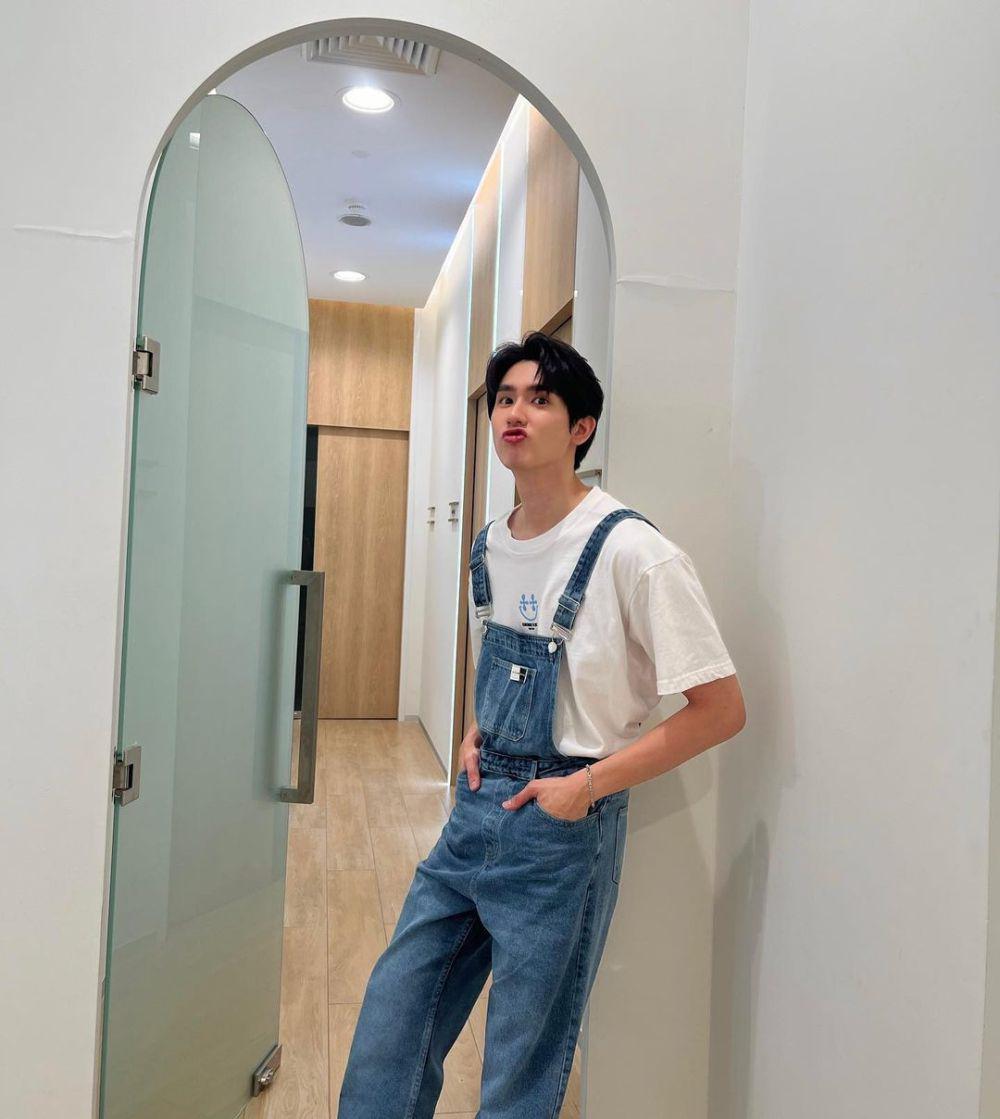 outfit nuansa putih ala Book Kasidet (instagram.com/kasibook_)