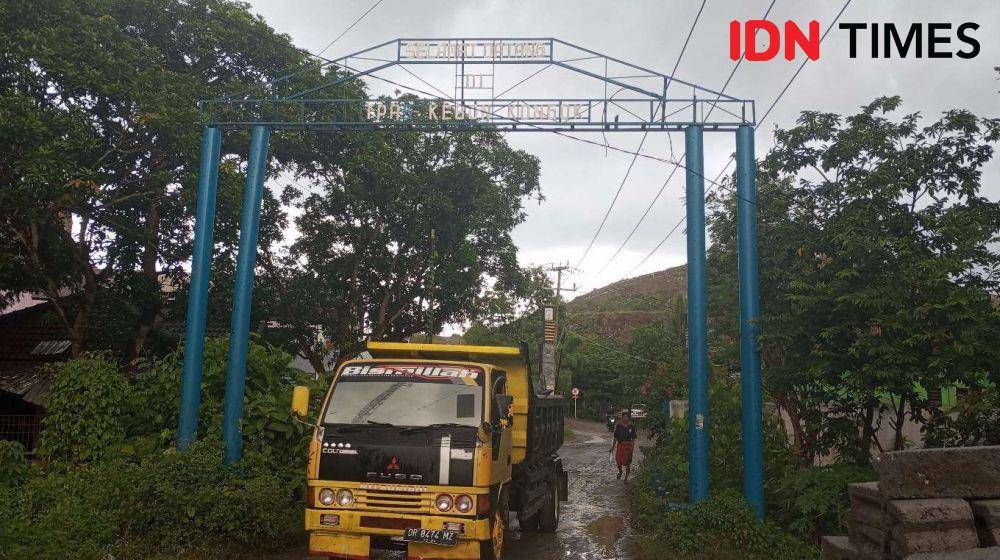Pintu masuk TPA Regional Kebon Kongok. (IDN Times/Muhammad Nasir)