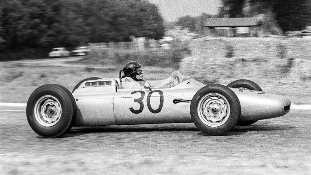 Dan Gurney saat mengemudikan mobil Porsche 804 di Formula 1 1962. (formula1.com)