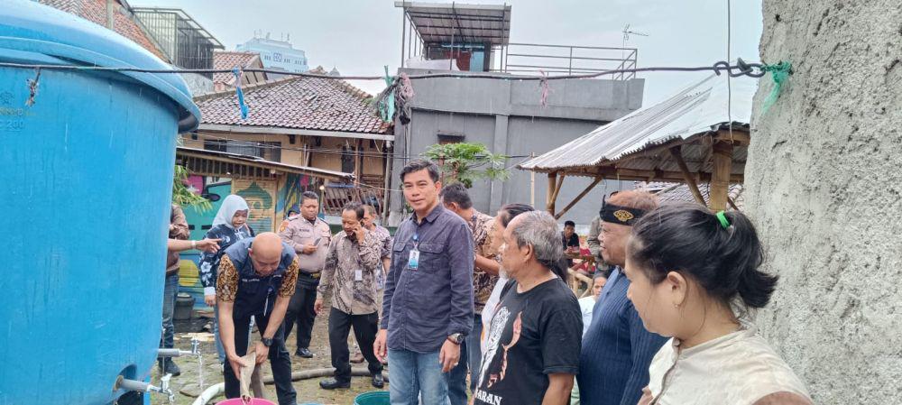 Bantu Warga Terdampak, Perumda Tirtawening Kirim 10 Ribu Liter Air