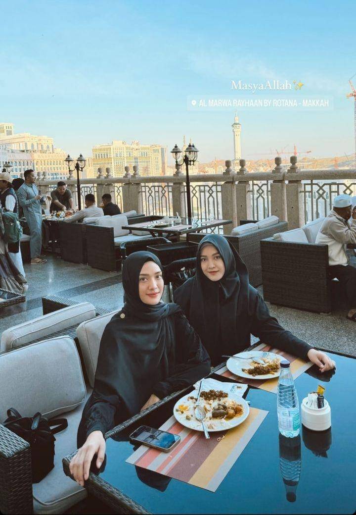 Anissa Aziza umrah (Instagram.com/anissaaziza)