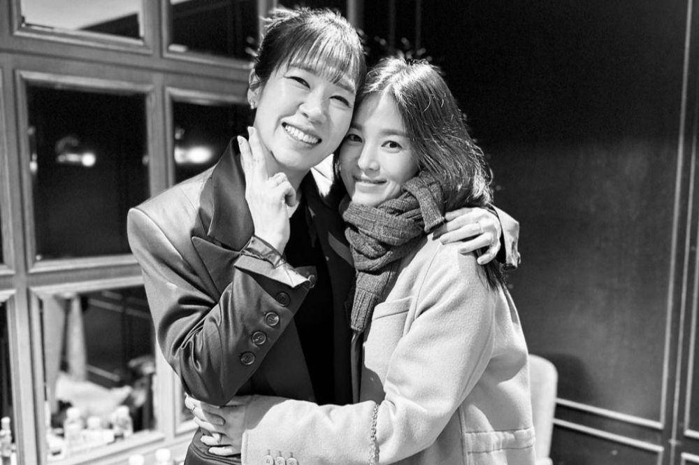Yum Hye Ran dan Song Hye Kyo saat VIP Premiere film Citizen of a Kind (instagram.com/kyo1122)