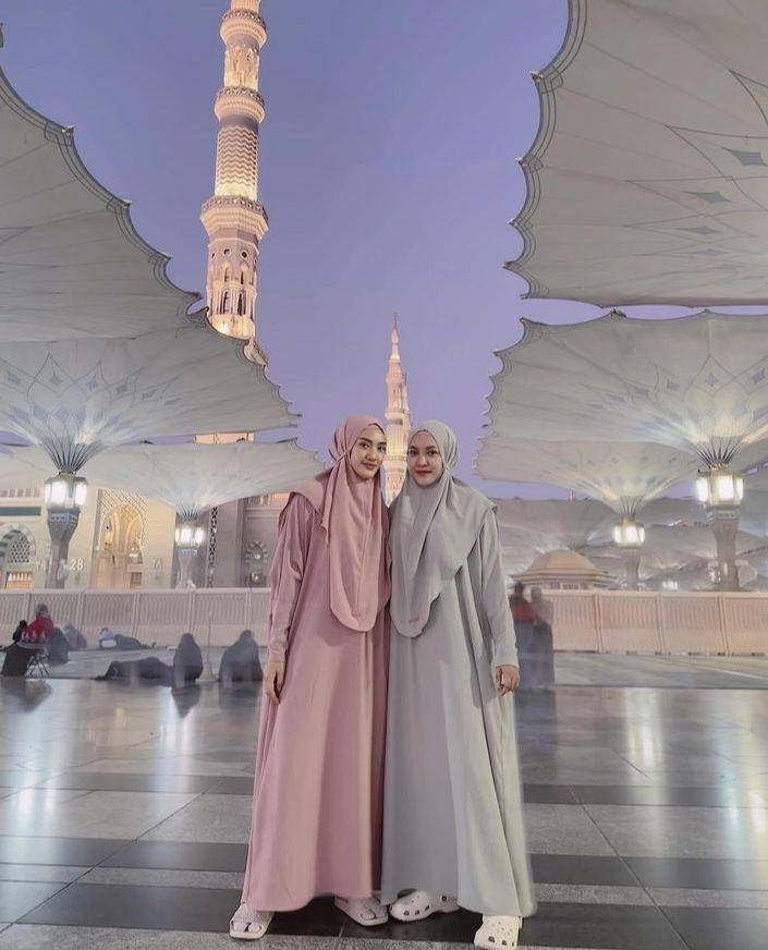 Anissa Aziza umrah (Instagram.com/anissaaziza)
