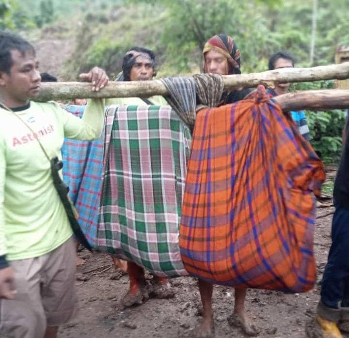 Foto korban saat dievakuasi di lahan jagung miliknya (Dok/Istimewa)