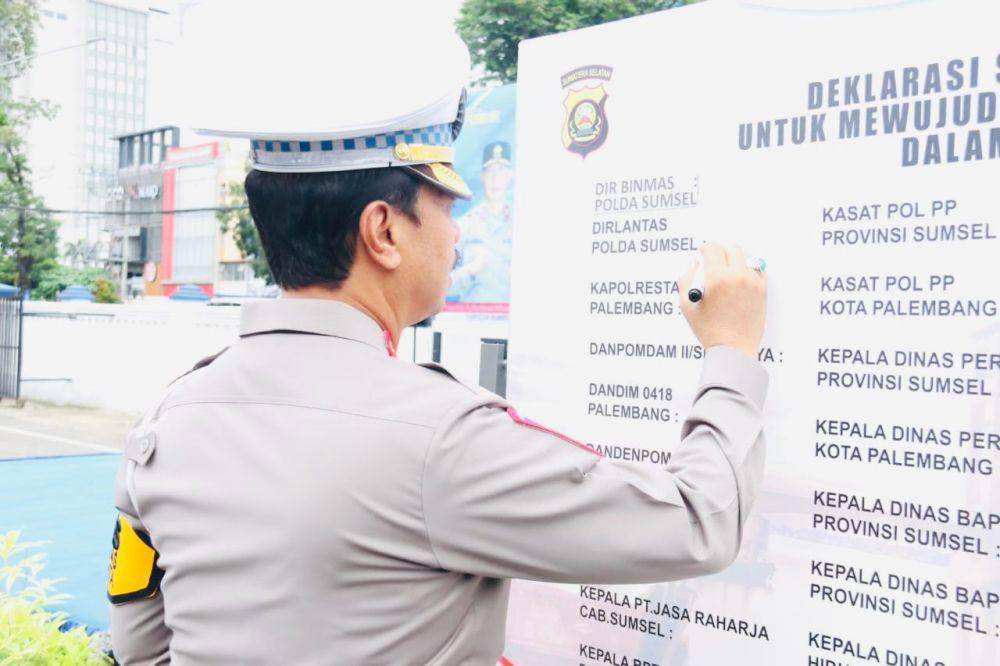 Deklarasi larangan penggunaan knalpot brong di jalan raya oleh Ditlantas Polda Sumsel. (DOK: HUMAS POLDA SUMSEL)