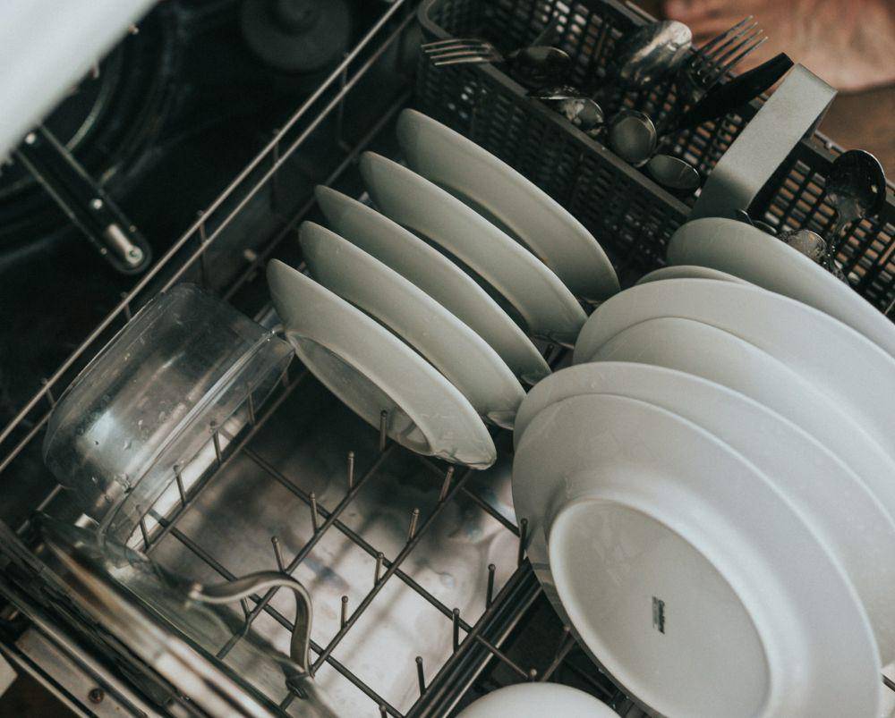 ilustrasi dishwasher (unsplash.com/Nathan Dumlao)