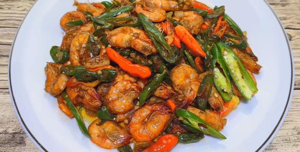 tumis udang cabe ijo (YouTube.com/Sajian Bunda)