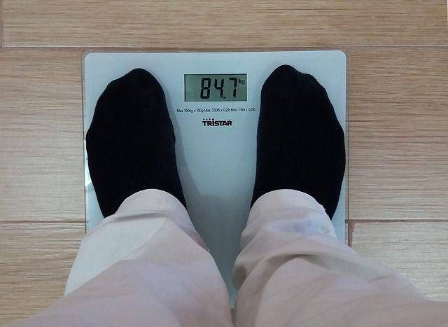 ilustrasi menimbang berat badan (pixabay.com/Tumisu)
