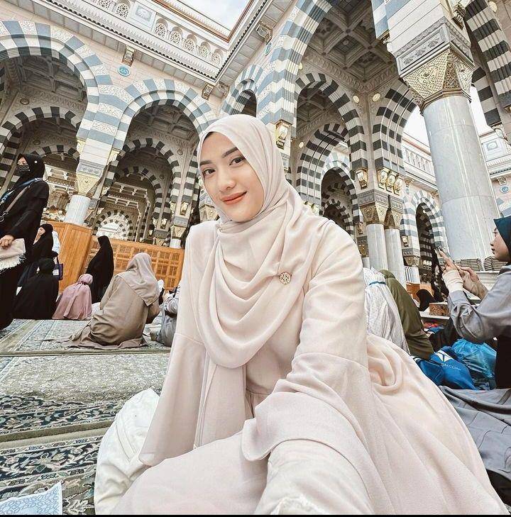 Anissa Aziza umrah (Instagram.com/anissaaziza)