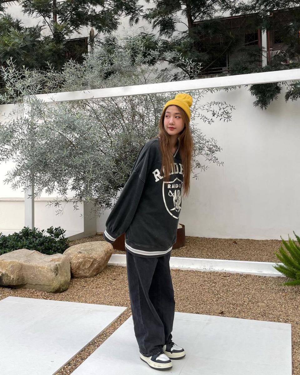 ide gaya serba overszied Jorin 4EVE (instagram.com/jorinja)