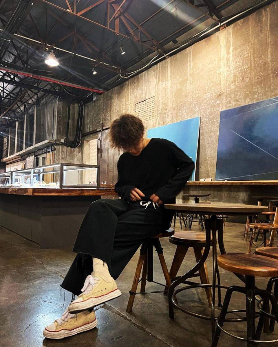 outfit oversize ala Donghyuk iKON (instagram.com/_dong_ii)