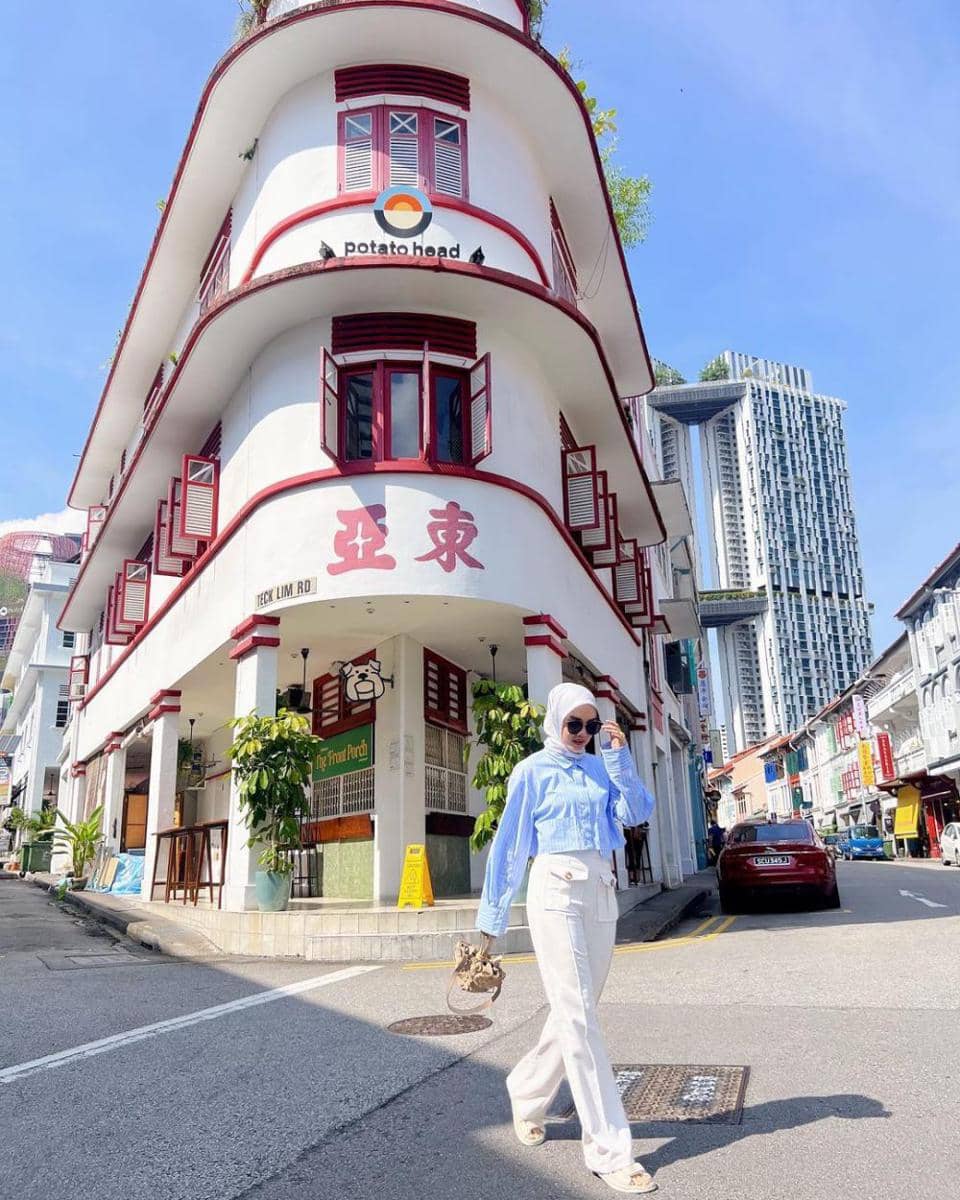 Padu padan long pants ala Athieqah Asy-Syahidah (instagram.com/tiqasya)