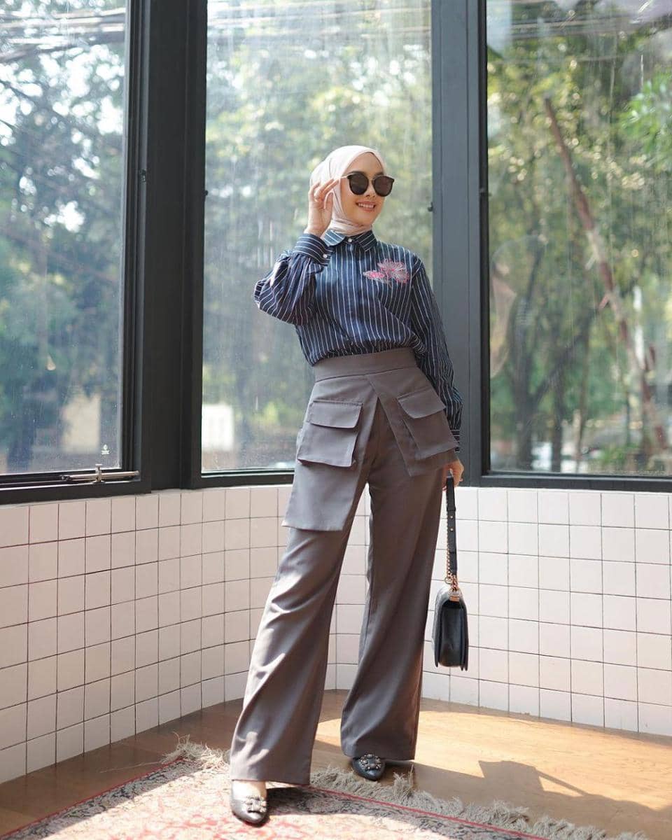 Padu padan long pants ala Athieqah Asy-Syahidah (instagram.com/tiqasya)