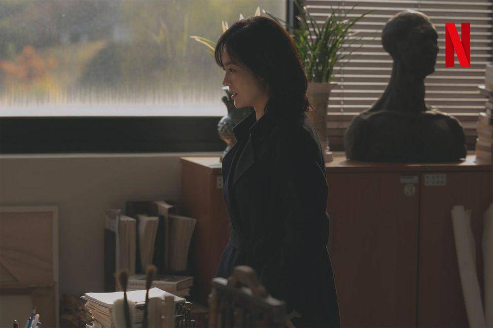 Yoon Seo Ha (Kim Hyun Joo) di drakor The Bequeathed (instagram.com/netflixkr)
