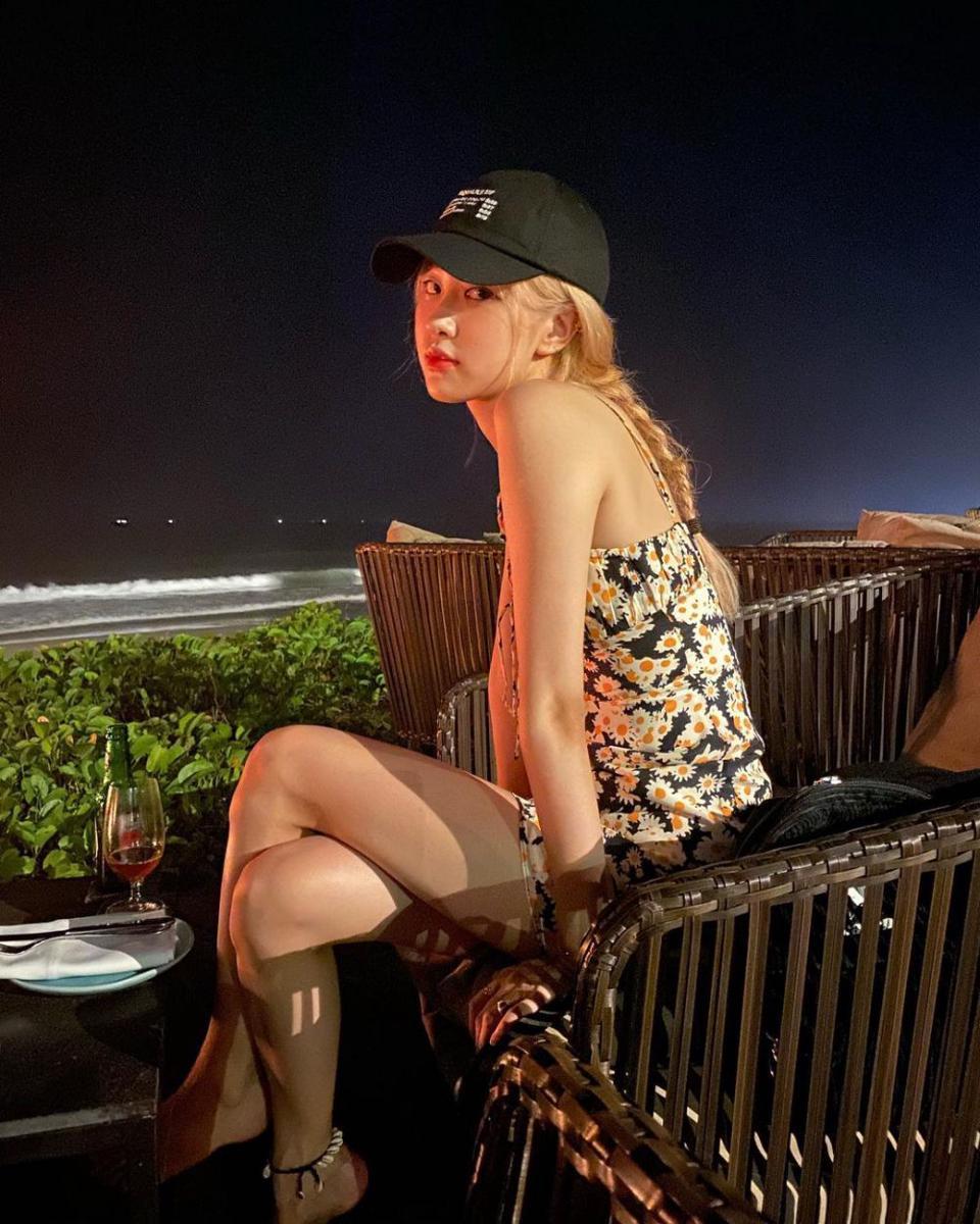 Rosé BLACKPINK di Bali (instagram.com/roses_are_rosie)