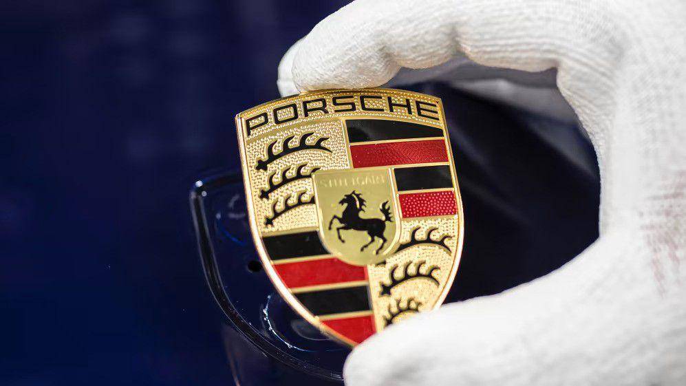 tampilan logo Porsche (formula1.com)