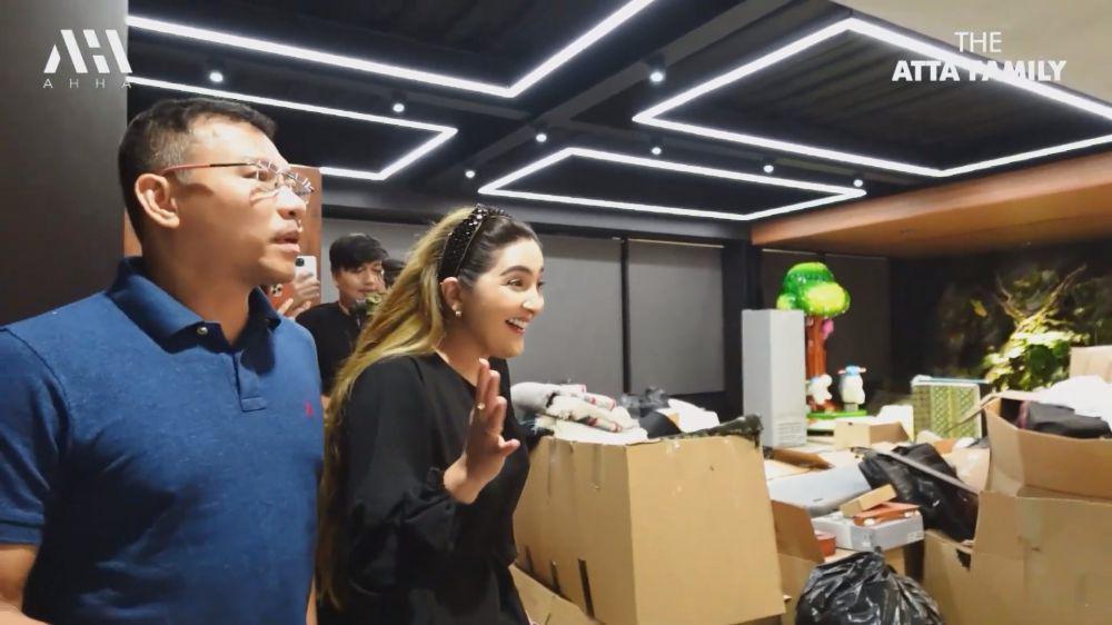 potret Anang-Ashanty pertama kali ke rumah baru Atta-Aurel (youtube.com/attahalilintar)