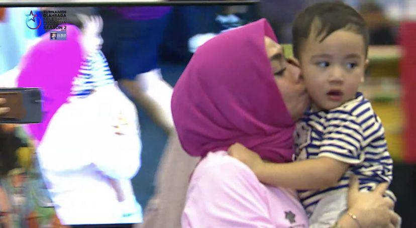 potret Gigi dan Caca dukung Mama Rieta tanding tenis (youtube.com/Rans Entertainment