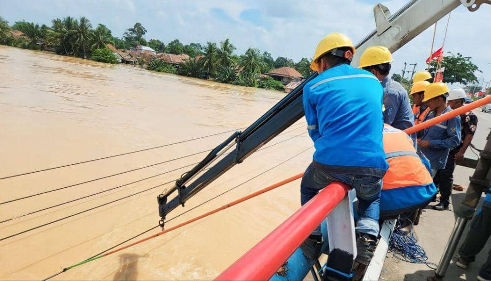 Warga Muratara 10 Hari Tanpa Listrik dan Sinyal karena Banjir
