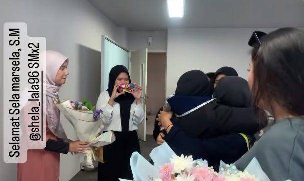 Mbak Lala lulus S1 (Instagram.com/shela_lala96)