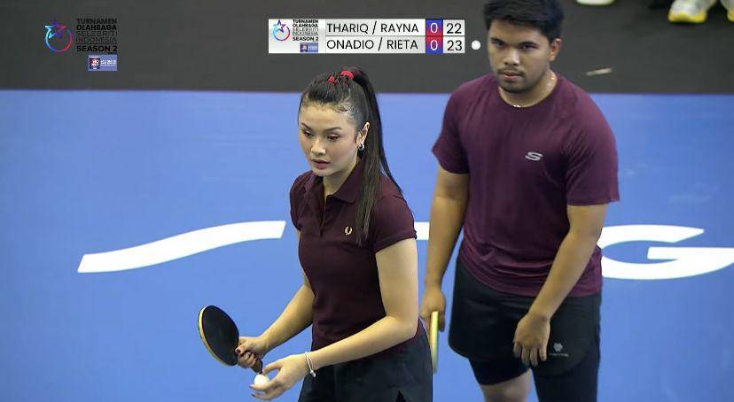potret Mama Rieta/Onad tanding tenis lawan Thariq/Rayna (youtube.com/Rans Entertainment)
