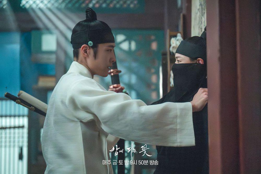 Still cut drama Knight Flower (instagram.com/mbcdrama_now)