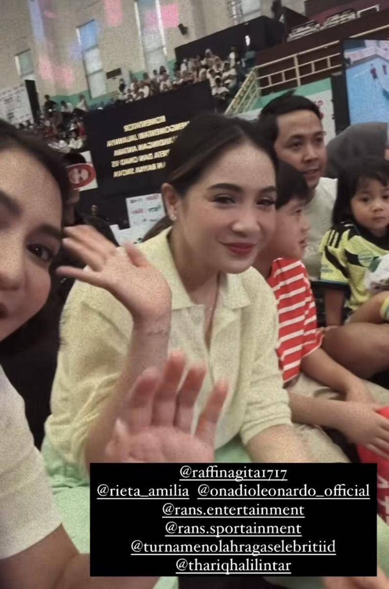potret Gigi dan Caca dukung Mama Rieta tanding tenis (Instagram.com/cacatengker)