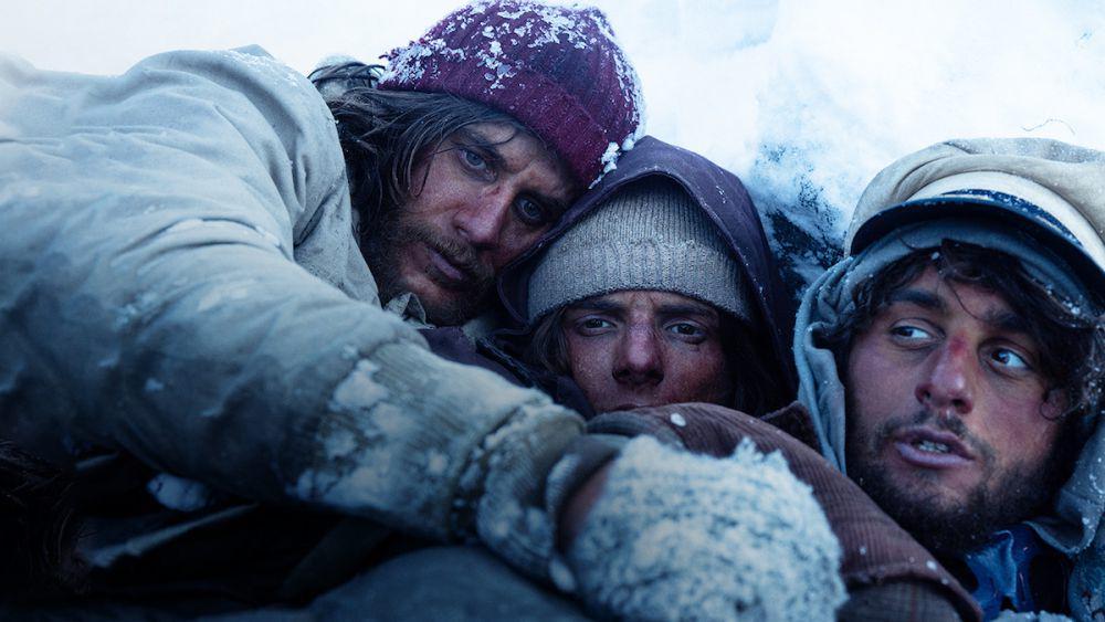 9 Fakta Unik Film Society of the Snow, Penyintas Ikut Syuting!