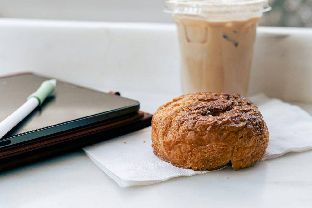 kouign amann (unsplash.com/Bovia & Co Pathography)