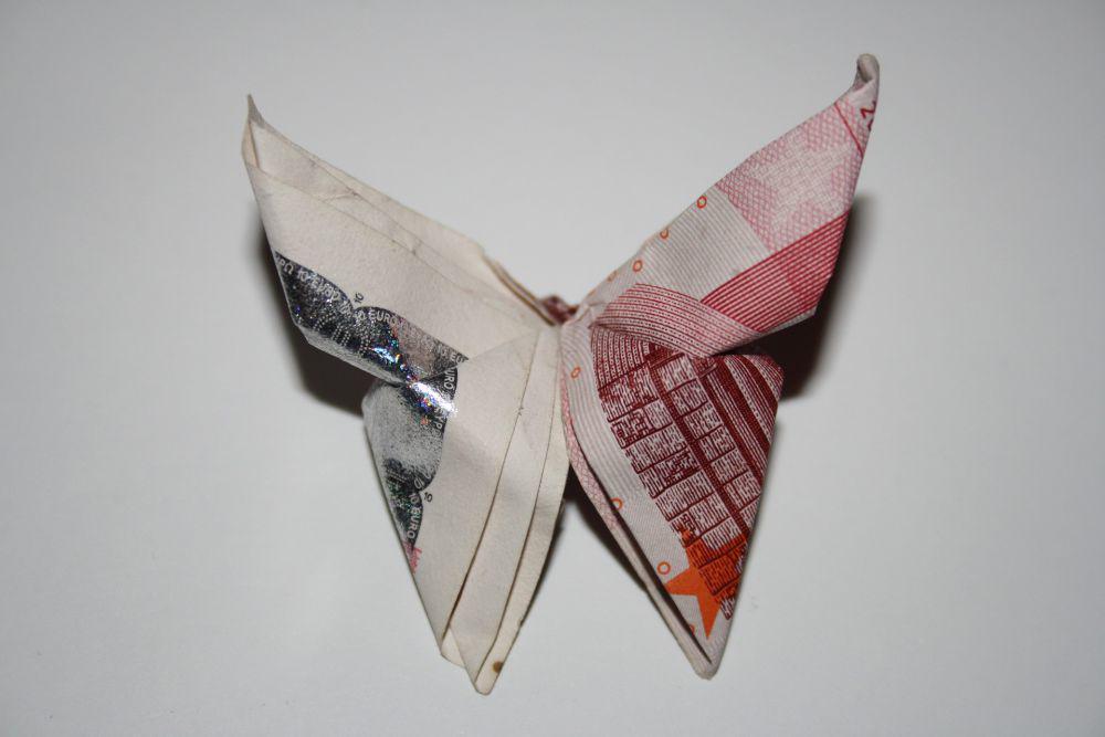 ilustrasi origami kupu-kupu (pixabay.com/jordandemuth)