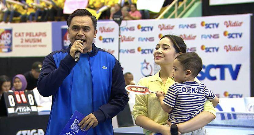 potret Gigi dan Caca dukung Mama Rieta tanding tenis (youtube.com/Rans Entertainment