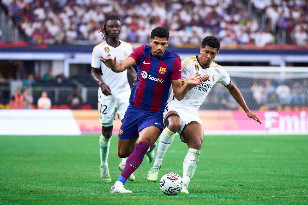 Real Madrid menghadapi Barcelona. (fcbarcelona.com)