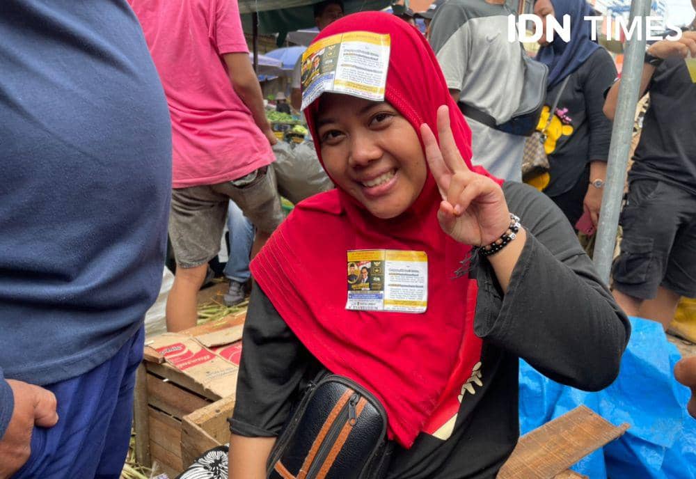 Relawan Anies, Risma sebelum dihampiri Anies Baswedan (IDN Times/Putra Gema Pamungkas)
