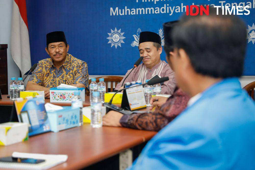Ketua Pengurus Wilayah (PW) Muhammadiyah Jawa Tengah Dr Tafsir saat menggelar pertemuan dengan Penjabat Gubernur Jawa Tengah Nana Sudjana di kantor PW Muhammadiyah Jawa Tengah, Jalan Singosari, Semarang. (IDN Times/Fariz Fardianto)
