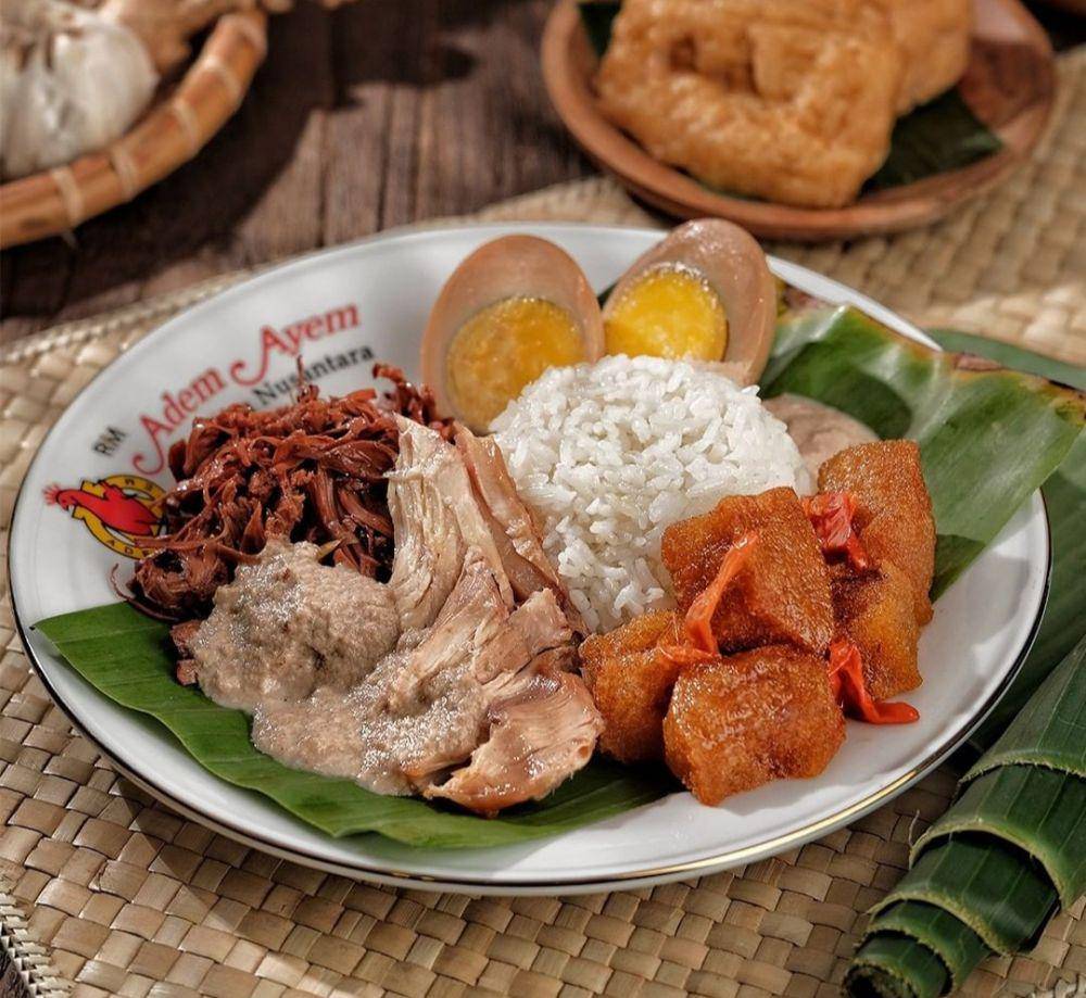 Adem Ayem Resto Slamet Riyadi, Solo (instagram.com/ademayem.solo)