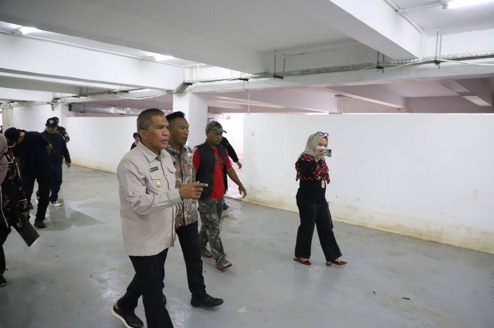Pj Bupati Bandung Barat, Arsan Latif Meninjau Basement Alun-alun Cililin. (Dok/Istimewa)
