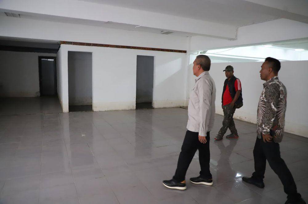 Pj Bupati Bandung Barat, Arsan Latif Meninjau Basement Alun-alun Cililin. (Dok/Istimewa)
