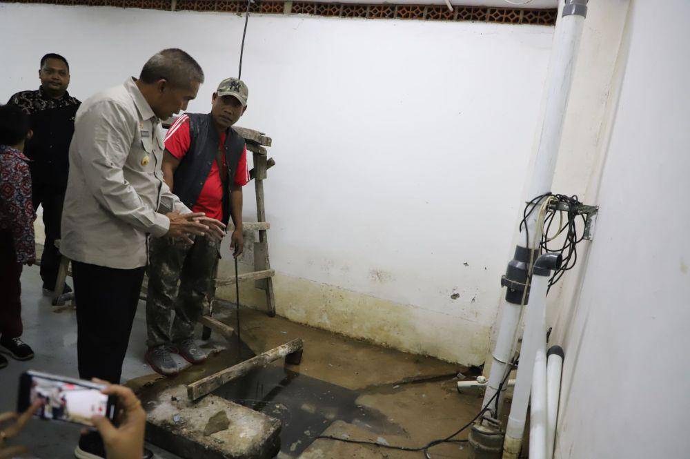 Pj Bupati Bandung Barat, Arsan Latif Meninjau Basement Alun-alun Cililin. (Dok/Istimewa)